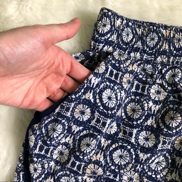 AVA CHRISTINE | blue patterned casual shorts - Picture 4 of 5